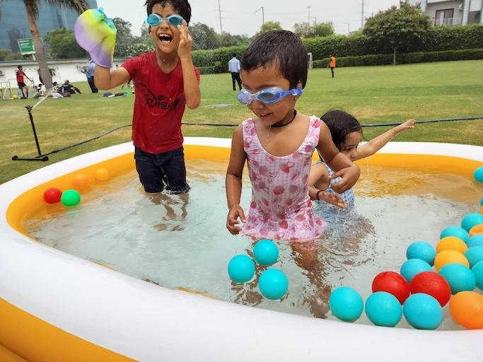 POOL PARTY NURSERY - GRADE K2